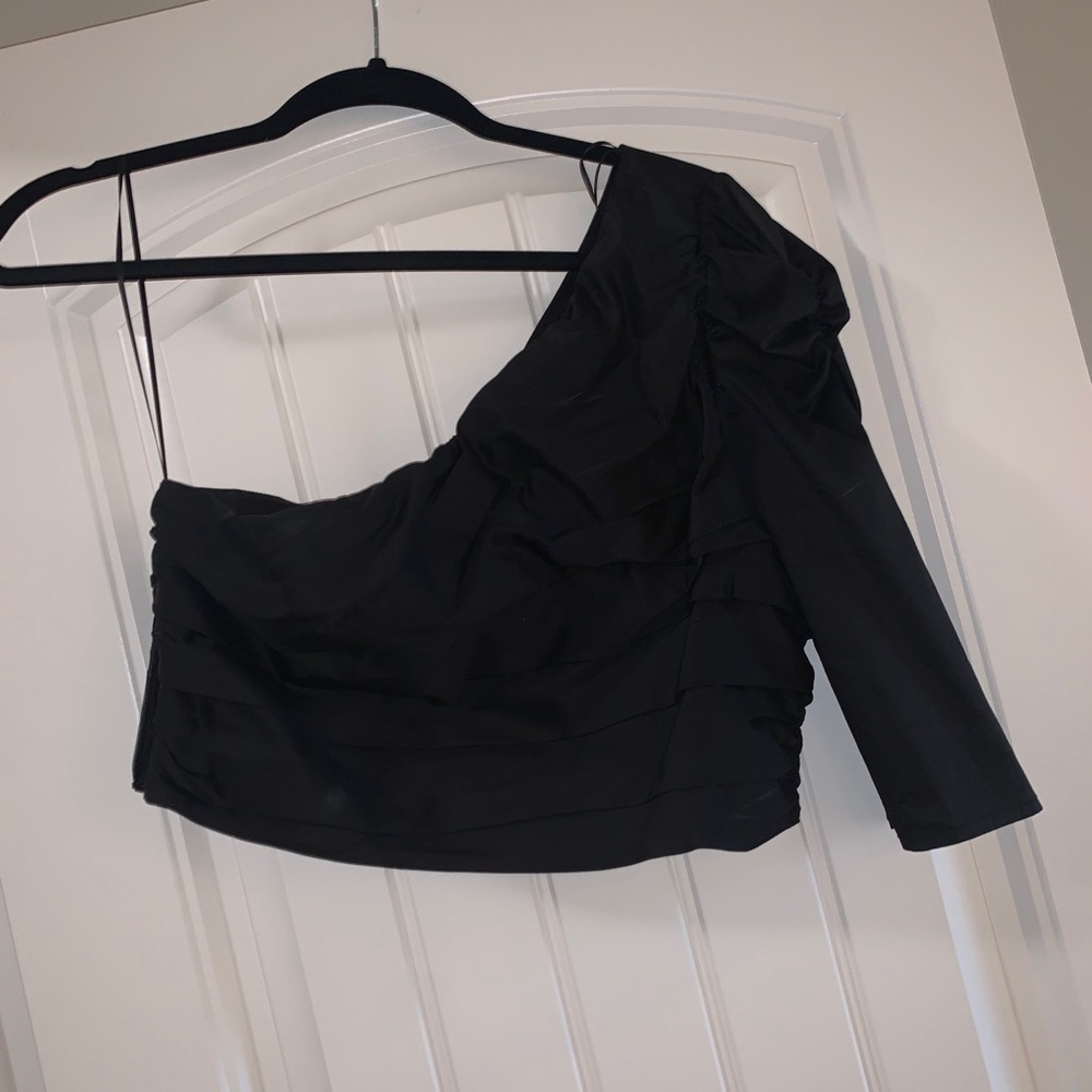 One shoulder crop top